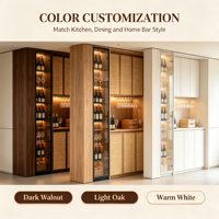 Meuble bar moderne et minimaliste sur mesure, éco-responsable, avec porte en rotin et vitrine à vin, support à verres LED intégré pour salle à manger