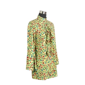 Chemisier décontracté à volants floraux imprimé pour femme, haut à manches courtes tendance, fournisseur en gros de vêtements - Product Image 2