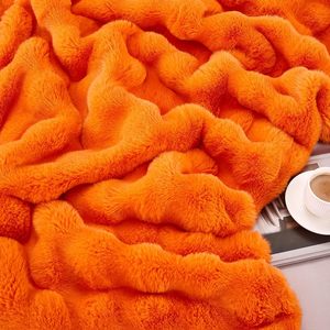 Couverture en <span class=keywords><strong>fourrure</strong></span> de faur <span class=keywords><strong>orange</strong></span> Jeté en <span class=keywords><strong>fourrure</strong></span> à bulles Conception unique Offre Spéciale couverture confortable et respirante polyvalente pour la peau - Product Image 6