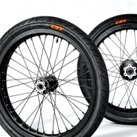 Jeu de roues Surron LBX 17 pouces Sumo avec pneus de route pour moto, comprenant un pneu avant 70/90-17 et un pneu arrière 90/80-17, ensemble de montage.