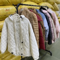 Vestes matelassées d'occasion triées en balles, tailles et couleurs variées, manteaux en coton de seconde main, vente en gros en vrac
