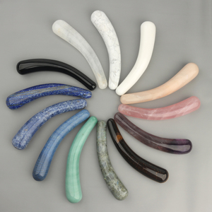 Vente en gros de baguettes de massage Yoni en cristal de quartz rose naturel, courbées en forme de croissant, pour adultes - Product Image 5
