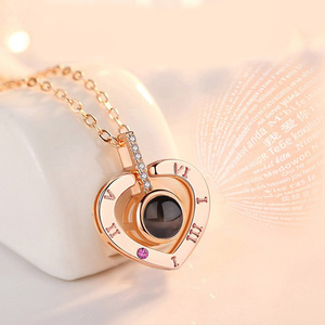 Colgante con proyección de corazón para mujer, collar con corazón de San Valentín, I Love You, 100 idiomas - Product Image 1