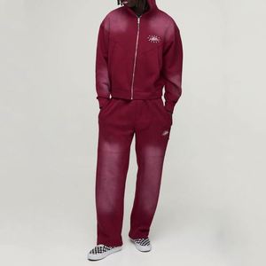 Survêtement deux pièces pour homme, personnalisé, style rétro, délavé soleil bordeaux, avec sweat à capuche zippé intégral et pantalon de survêtement large à empiècements cousus - Product Image 1