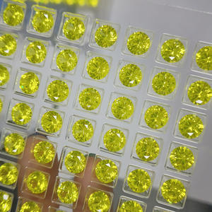 Garnata de Yttrium Aluminio (YAG) Sintética Cultivada en Laboratorio, Color Amarillo Fluorescente, Corte Redondo, para Joyería - Product Image 3