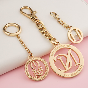 Llavero de metal personalizado en oro rosa <span class=keywords><strong>con</strong></span> logo circular cepillado en bronce, colgante metálico <span class=keywords><strong>para</strong></span> bolso <span class=keywords><strong>con</strong></span> <span class=keywords><strong>cadena</strong></span> y cierres de langosta <span class=keywords><strong>para</strong></span> bolsos de mano - Product Image 5