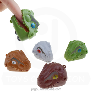 Venta al por mayor de coches de juguete de dinosaurio de plástico JO con mecanismo de retroceso, divertidos para morder el dedo, para niños, empaque en cápsula de 5 cm - Product Image 1