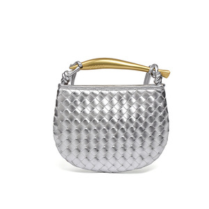 Sac à main demi-lune pour femme, motif losanges argentés, bandoulière unique, sac bandoulière tendance et stylé - Product Image 1