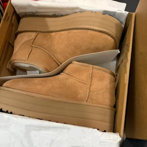 winter Outdoor luxury shoes snow boots thick inner lining warm thick sole casual shoes <b>rubber</b> <b>soles</b> designer brand snow boots - Product Image 1