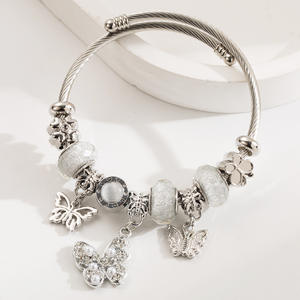 Bracciale in acciaio inox placcato oro per le donne regolabile con perline <span class=keywords><strong>orso</strong></span> amore ciondolo alla moda animale a forma di numero per le amiche - Product Image 3