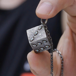 Collier de haute qualité JJK Satoru <span class=keywords><strong>Gojo</strong></span> Prison Realm Dice avec motifs oculaires, idéal comme cadeau promotionnel - Product Image 6