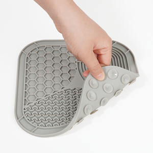 حصيرة لعق التغذية من السيليكون صديقة البيئة بشعار مخصص للكلاب والقطط وردي والأزرق والبني وسادة لعق رائحة قرص العسل منتجات الحيوانات الأليفة - Product Image 1