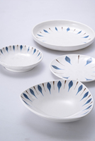 Bol triangulaire en mélamine durable, empilable et résistant pour la maison et les restaurants, idéal pour servir des salades de fruits et des pâtes