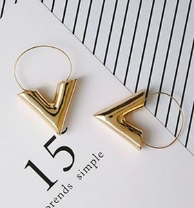 Boucles d'oreilles tendance en promotion, style simple en métal, en forme de lettre V, pour femme, idéal comme cadeau - Product Image 6