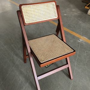 Silla Plegable de Madera de Nogal y Ratán para Eventos Festivos y Bodas - Product Image 2