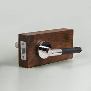 Poignée de porte moderne en cuir sur mesure, levier en laiton massif chromé avec poignée en cuir shagreen à motif lychee pour hôtel et villa - Product Image 6