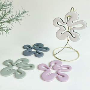 Sous-verres isolants en silicone antidérapants, style nordique et américain, résistants aux hautes températures, motif floral simple et luxueux, vente en gros - Product Image 1