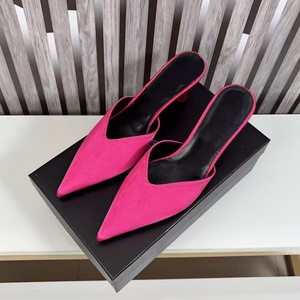Vente en gros usine Nouveauté été <span class=keywords><strong>Sandales</strong></span> à talons hauts pointues de luxe et de mode, en cuir élégant de marque de créateur, pour l'extérieur et les mariages - Product Image 2