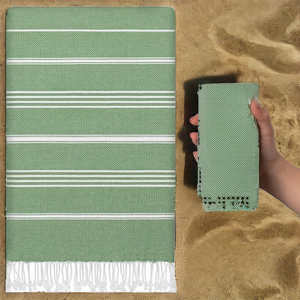 Serviette de plage Fouta tissée à rayures vertes msf, forme rectangulaire avec franges blanches - Product Image 2