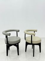 Chaise de salle à manger moderne de luxe pivotante style Bauhaus, revêtement en cuir, structure en bois clair, dossier souple, fonctionnalités réglables, pour la maison et l'hôtel