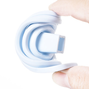 Entonnoir télescopique pliable en silicone de qualité alimentaire pour le versement d'huile, usage culinaire - Product Image 4