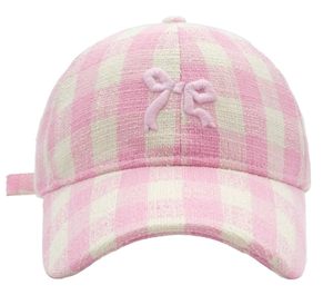 Gorra de béisbol de algodón a cuadros para mujer, con lazo 3D bordado, correa trasera ajustable, efecto adelgazante facial, ideal para uso diario, viajes y actividades al aire libre. - Product Image 3