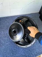 Haut-parleur de médium-grave de 15 pouces 1000W Haute puissance Bobine en cuivre de 3 pouces Subwoofer audio professionnel passif OEM ODM Personnalisé Titane