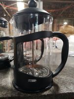Cafetière à piston portable en verre borosilicate 350/600/1000ml, transparente, avec couvercle noir en acier inoxydable et base en plastique – Vente en gros