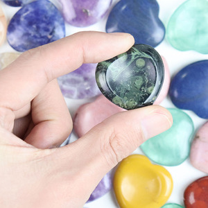 Piedras preciosas de cristal de corazón de alta calidad, tallado en la palma, manualidades de grabado, cristal de <span class=keywords><strong>Guasha</strong></span>, 3CM - Product Image 3