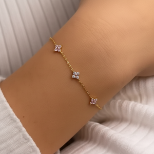 Bracelet de tennis minimaliste en or et diamant Bracelet Moissanite Cadeau d'anniversaire romantique pour femme - Product Image 1