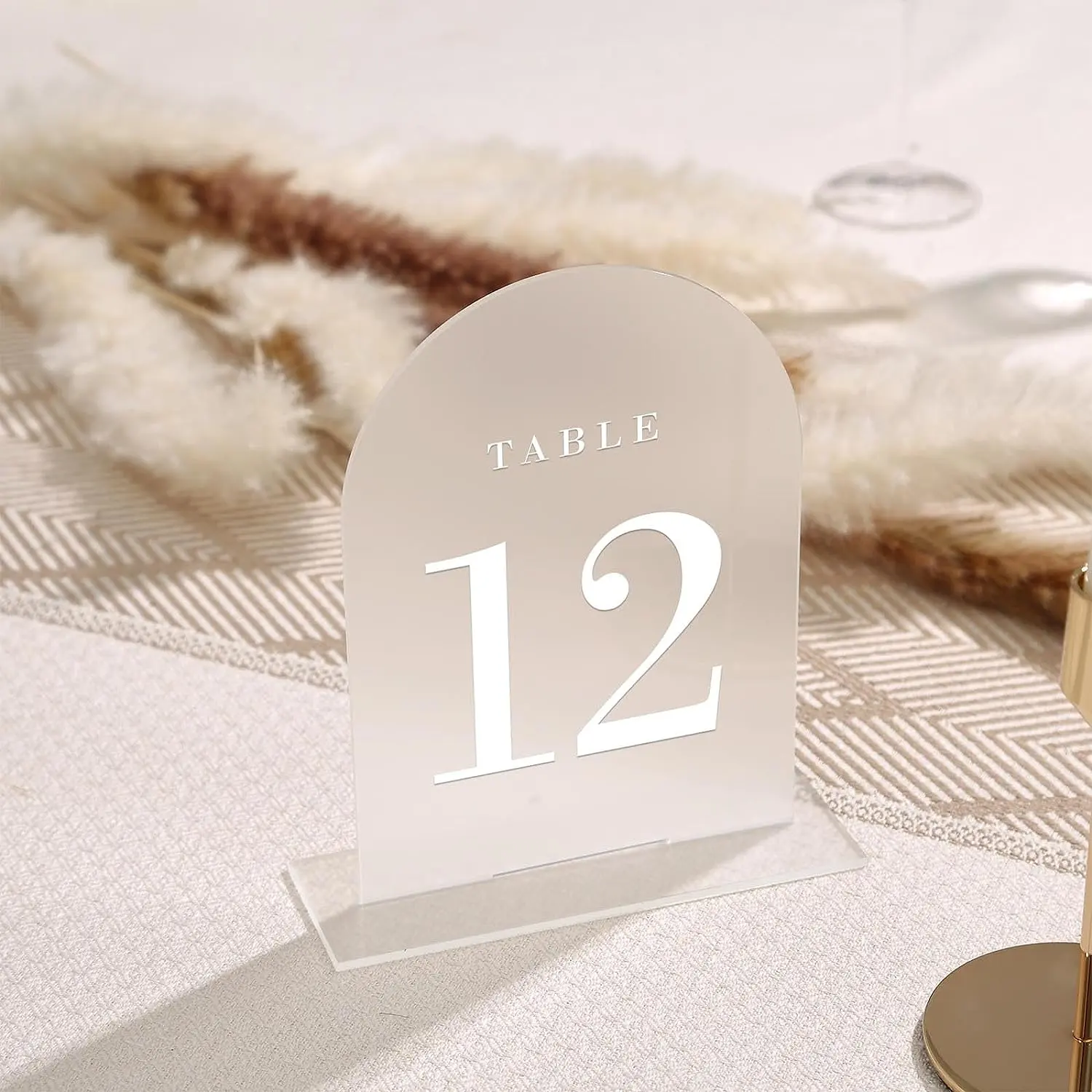 Porte numéro de table en plexiglas en gros miroir en arc en acrylique de luxe centres de table de mariage cartes de place numéros de table