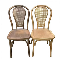Chaises de salle à manger élégantes en résine plastique couleur bois, avec coussin de siège en tissu, idéales pour les mariages, les hôtels et les réunions.