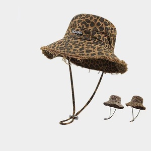 หมวกชาวประมงลายเสือดาวสไตล์เกาหลี ผ้าฝ้าย สำหรับผู้หญิง ใส่สบายในฤดูใบไม้ผลิและฤดูร้อน ระบายอากาศได้ดี ขอบดิบ ตกแต่งด้วยโลหะ - Product Image 2