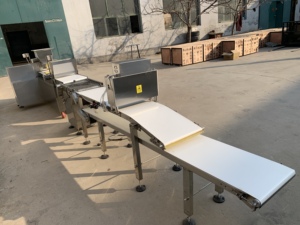 Chaîne de production de pâtisserie entièrement personnalisée pour la fabrication de gâteaux au lait, avec extrusion, découpe, étalage de sésame et collecte - Product Image 3