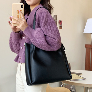 Sac fourre-tout en similicuir noir pour femme, grande capacité, avec poche zippée, sac à bandoulière quotidien, sac bandoulière pour étudiante - Product Image 1