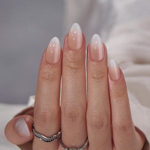Faux ongles à presser, Vanille Crème Amande, Amande Moyenne, Ombré, 32 pièces |   Ongles naturels de qualité salon, tenue de plus de 2 semaines, pose en 10 minutes - Product Image 1
