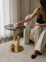 Table d'appoint ronde en pierre microcristalline noire avec piétement en acier inoxydable doré et accent sphérique pour hôtel, salon, OEM