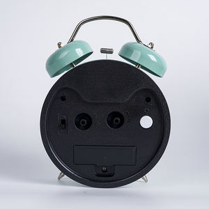 Reloj con campana de Metal de doble anillo de 4 pulgadas, <span class=keywords><strong>alarma</strong></span> de sonido grande con retroiluminación, diseño tradicional, pantalla de aguja de movimiento de cuarzo - Product Image 5