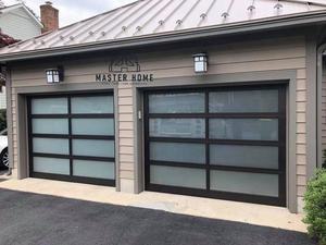 Cadre en alliage d'aluminium noir automatique moderne Panneau en verre trempé givré Portes <span class=keywords><strong>de</strong></span> <span class=keywords><strong>garage</strong></span> sectionnelles étanche français <span class=keywords><strong>pour</strong></span> usage domestique - Product Image 3