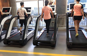 Cinta de Correr Eléctrica Comercial Cheernin de Alta Resistencia con Motor de CA de 220V, Inclinación Automática, Pantalla LED y Velocidad de 1-20 km/h - Product Image 5