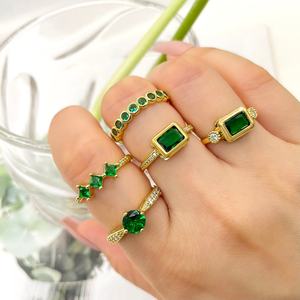 Bague de fiançailles en or plaqué 18 carats de haute qualité avec zircon cubique émeraude pour femme, faible MOQ - Product Image 5