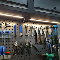 Postes de travail modulaires en métal faciles à installer avec armoires et étagères réglables pour une organisation moderne dans les hôtels, les salles de sport et les écoles