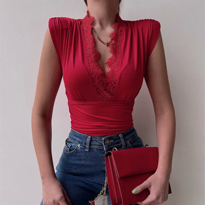 Top azul sin mangas con cuello en V y detalles de encaje en la cintura, ideal para uso diario. - Product Image 2