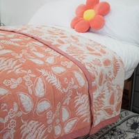 Reine Taille Feuilles Rouges À Motifs Floraux Mince Cellulaire Coton Lavable Jeter Couverture Fibre Naturelle Standard Double Lit Tissé