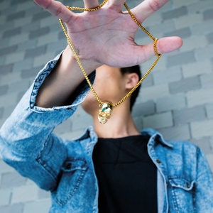 Fournisseurs de <span class=keywords><strong>bijoux</strong></span> en <span class=keywords><strong>acier</strong></span> <span class=keywords><strong>inoxydable</strong></span> 316L collier pendentif en perles de crâne plaqué or <span class=keywords><strong>bijoux</strong></span> - Product Image 3