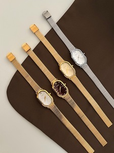 Reloj de Mujer IEKE 724-1, Correa de Acero Inoxidable Dorada con Diamantes, Elegante Reloj de Cuarzo para Mujer - Product Image 5