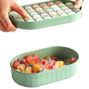 Paquete de 2 bandejas para cubitos de hielo de calidad alimentaria con tapa y pala para hielo, bandeja para 72 cubitos de hielo con base de silicona de fácil desmolde, moldes de hielo apilables para congelador - Product Image 1