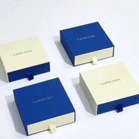 Boîte d'emballage pour bijoux en carton noir nacré neutre avec impression de logo, sur mesure