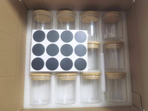 Ensemble de 12 pots à épices en verre borosilicate faits à la main avec couvercle en bambou, compatibles lave-vaisselle, hermétiques et écologiques pour la cuisine - Product Image 6