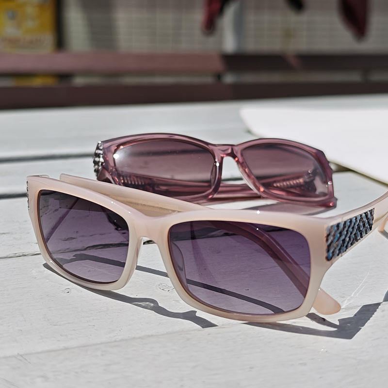 สีขาวมุก